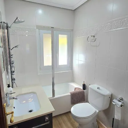 Luises Apt By Kursaal Apartments En Barrio De Parking Gratuito Apartment *